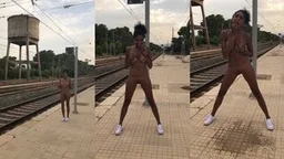 Öffentlich im Bahnhof mit Luna-Corazon