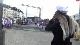100% PUBLIC!!!!KARNEVAL in Düsseldorf (SPERMAWALK) mit Lena-Loch
